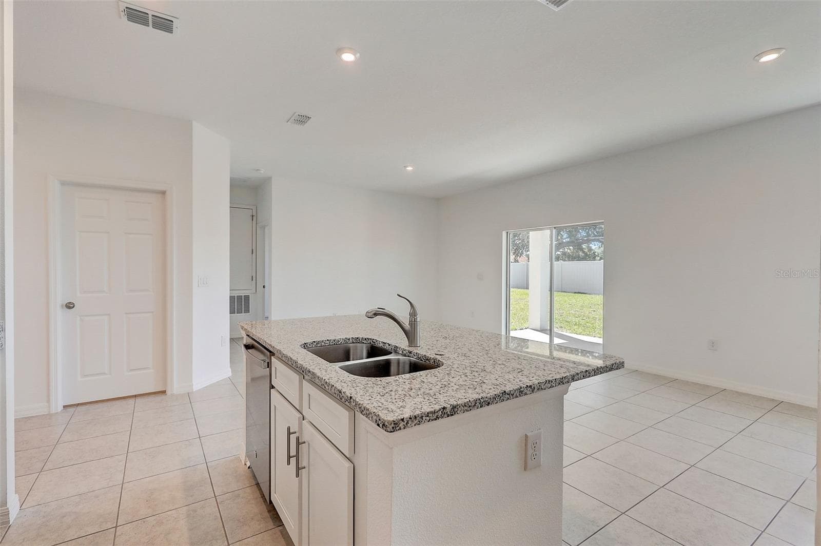 Single Family Residence at 9221 HARRIS HAWK DR, LEESBURG, photo 5 of 30