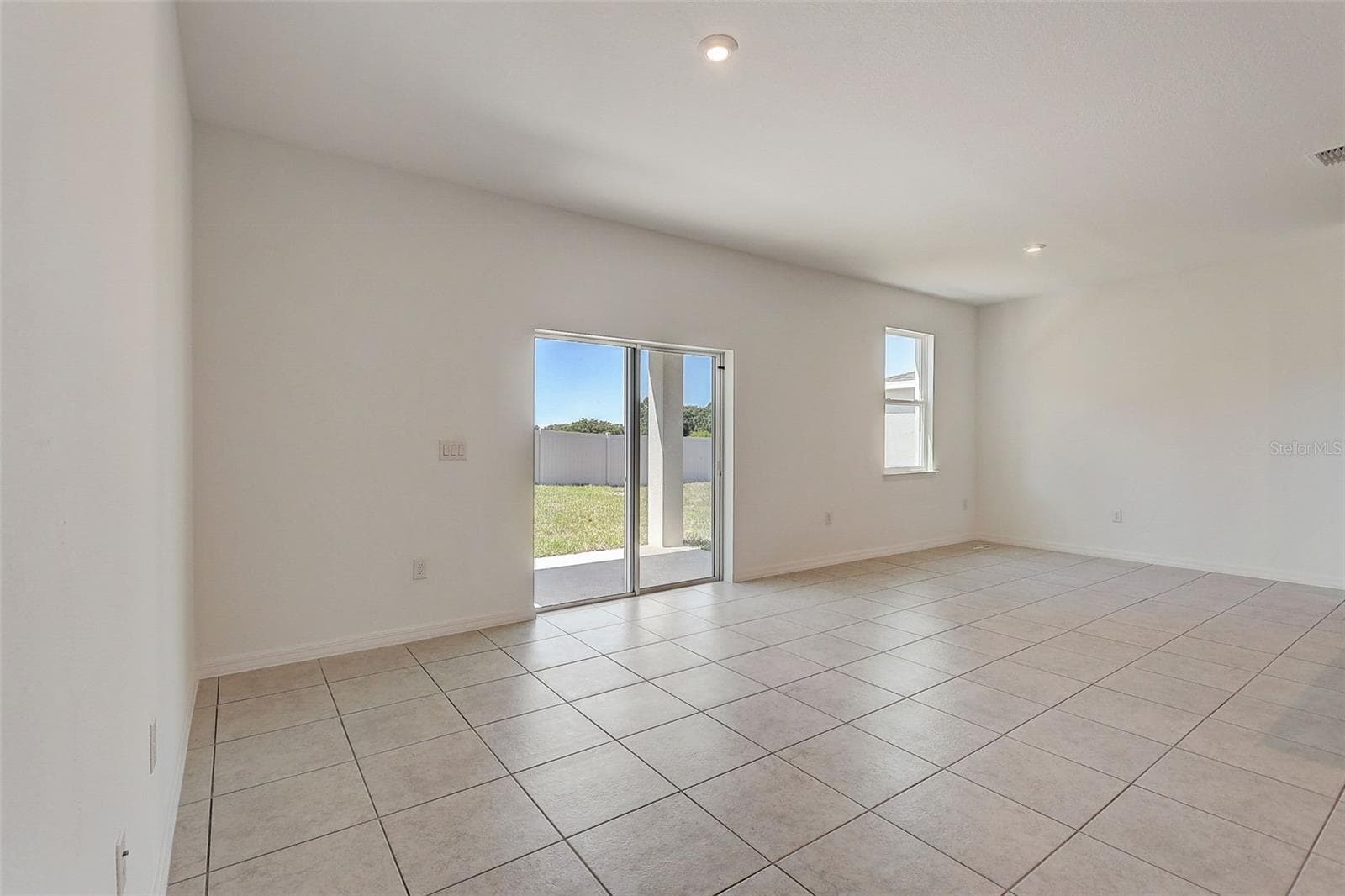 Single Family Residence at 9221 HARRIS HAWK DR, LEESBURG, photo 10 of 30