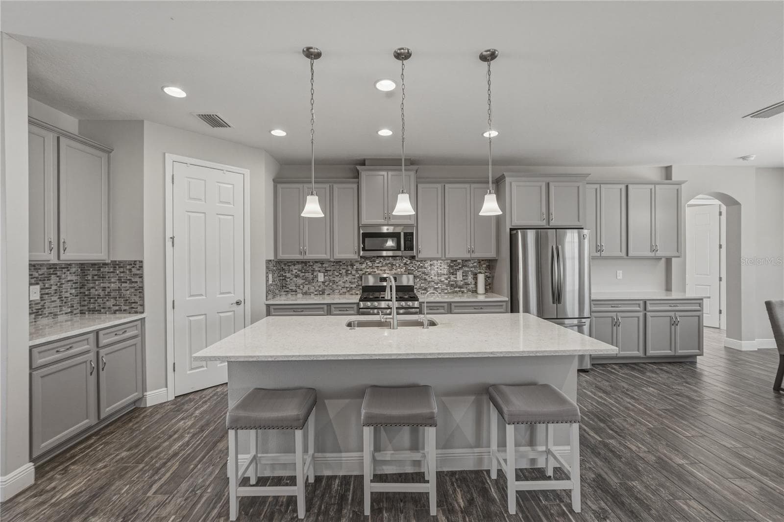 Single Family Residence at 14633 RED CASTLE AVE, LITHIA, photo 3 of 63