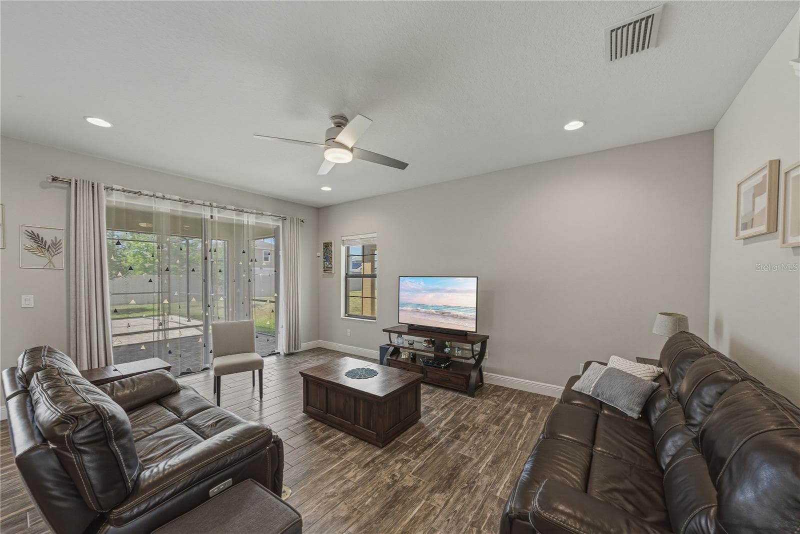 Single Family Residence at 14633 RED CASTLE AVE, LITHIA, photo 13 of 63