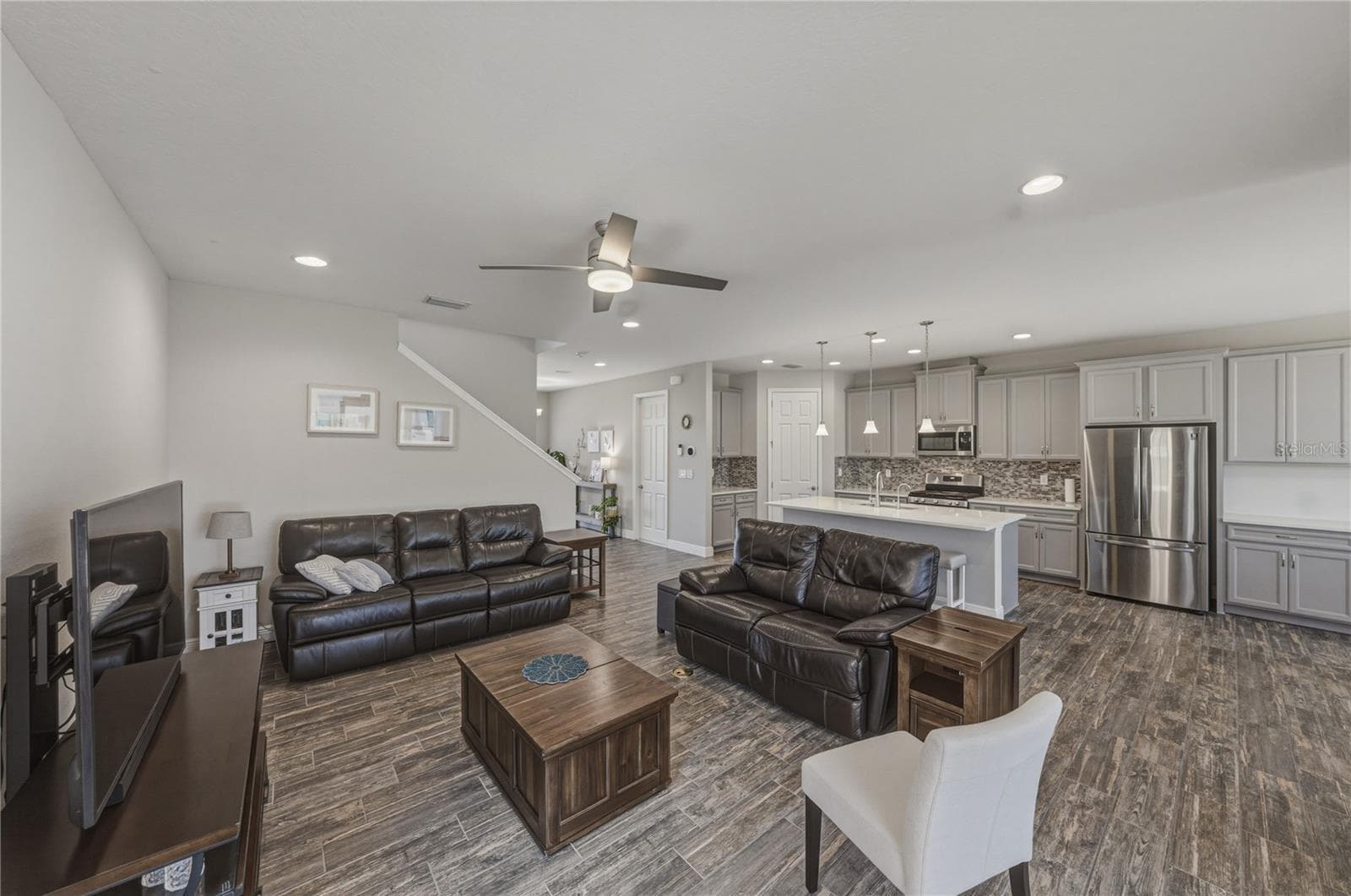 Single Family Residence at 14633 RED CASTLE AVE, LITHIA, photo 14 of 63