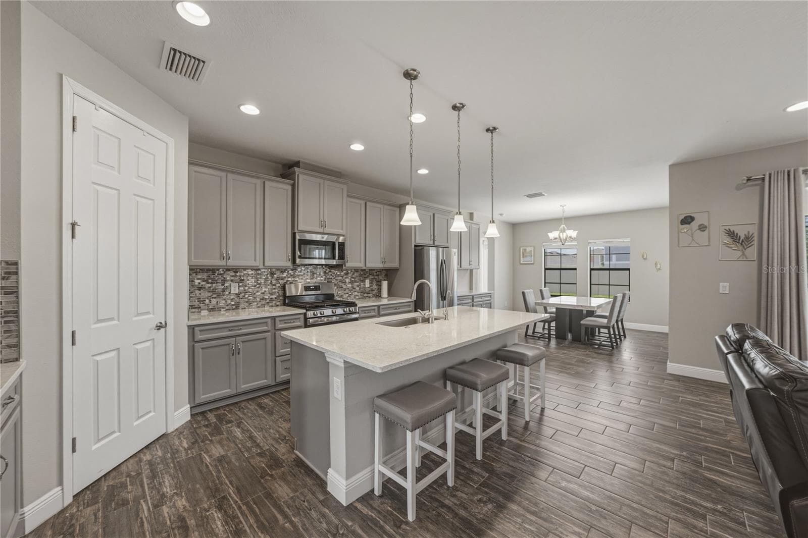 Single Family Residence at 14633 RED CASTLE AVE, LITHIA, photo 16 of 63
