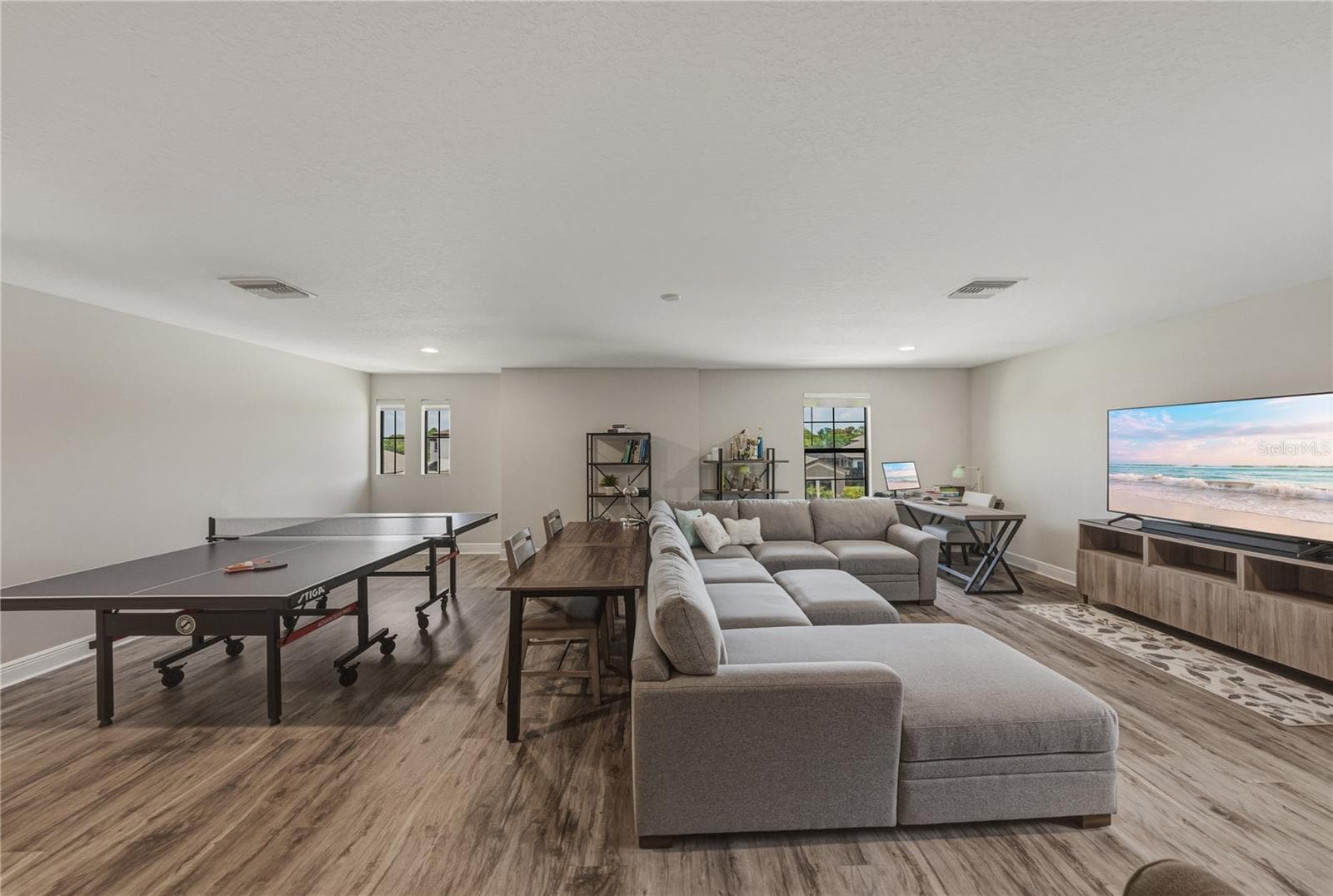 Single Family Residence at 14633 RED CASTLE AVE, LITHIA, photo 27 of 63