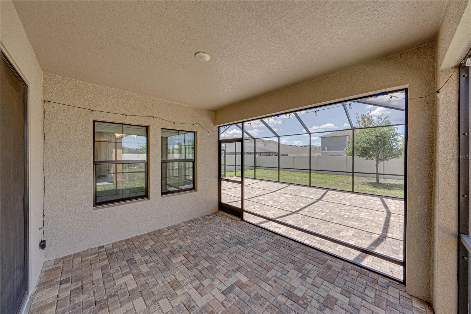 Single Family Residence at 14633 RED CASTLE AVE, LITHIA, photo 40 of 63