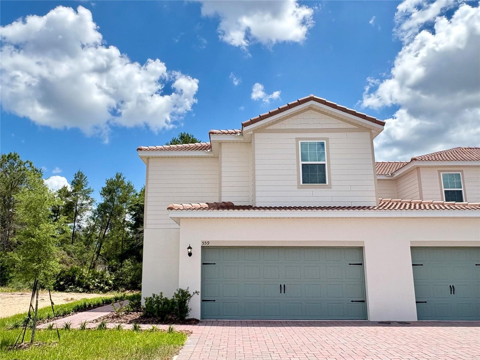 559 BAY LEAF DR