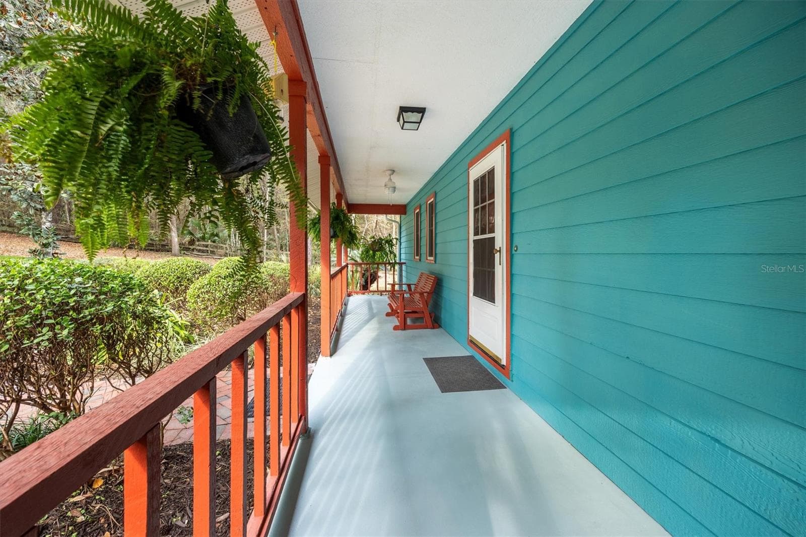 Front porch the entire length of the home - 22675 NW 75TH AVENUE RD, MICANOPY