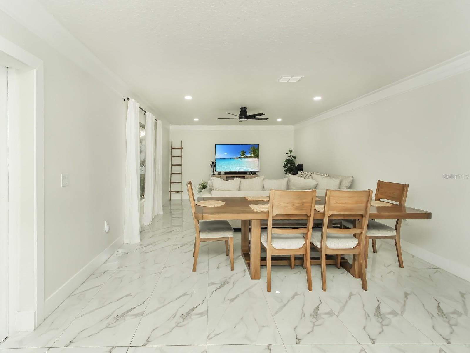 great room/ dining room combo is perfect for entertaining a large family or get together. - 7561 LAKE ANDREA CIR, MOUNT DORA