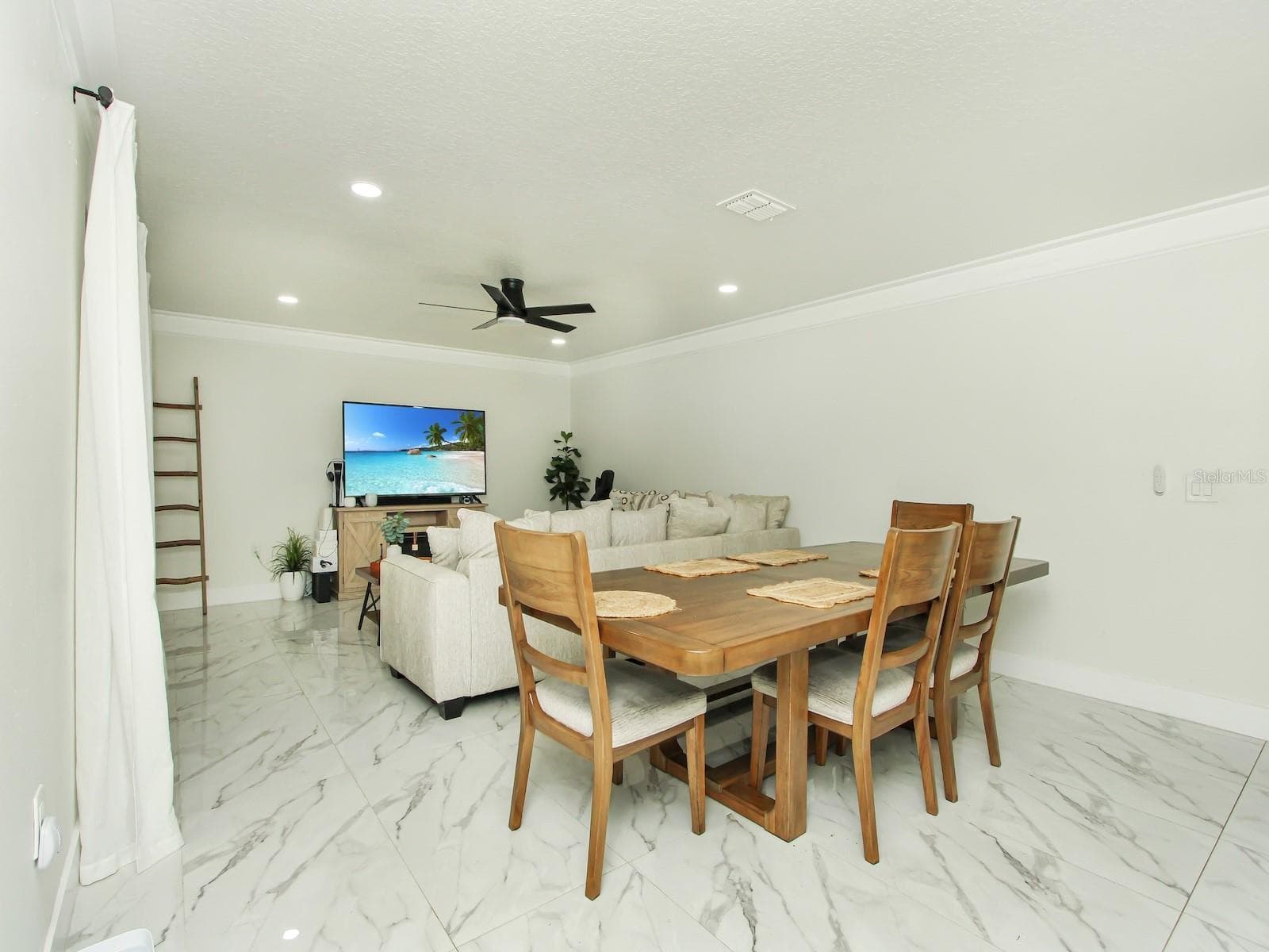 living space in this area is prefect for hosting parties and big events - 7561 LAKE ANDREA CIR, MOUNT DORA