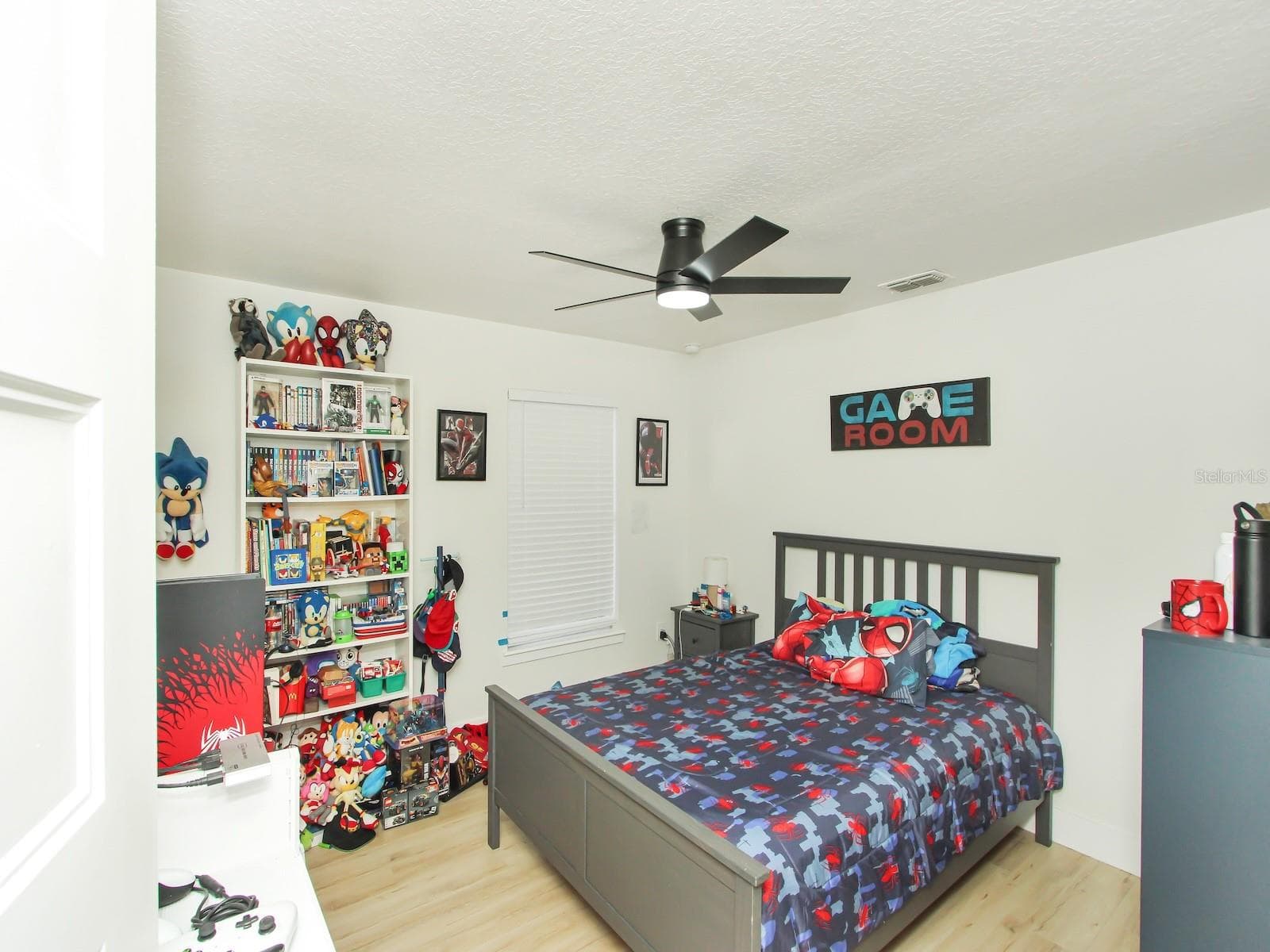 2 of 5 bedrooms, this is a generous size bedroom and currently bigger than most master bedrooms in the other homes in surrouding areas - 7561 LAKE ANDREA CIR, MOUNT DORA