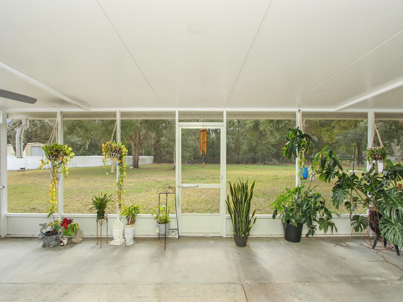 screen in porch - 7561 LAKE ANDREA CIR, MOUNT DORA