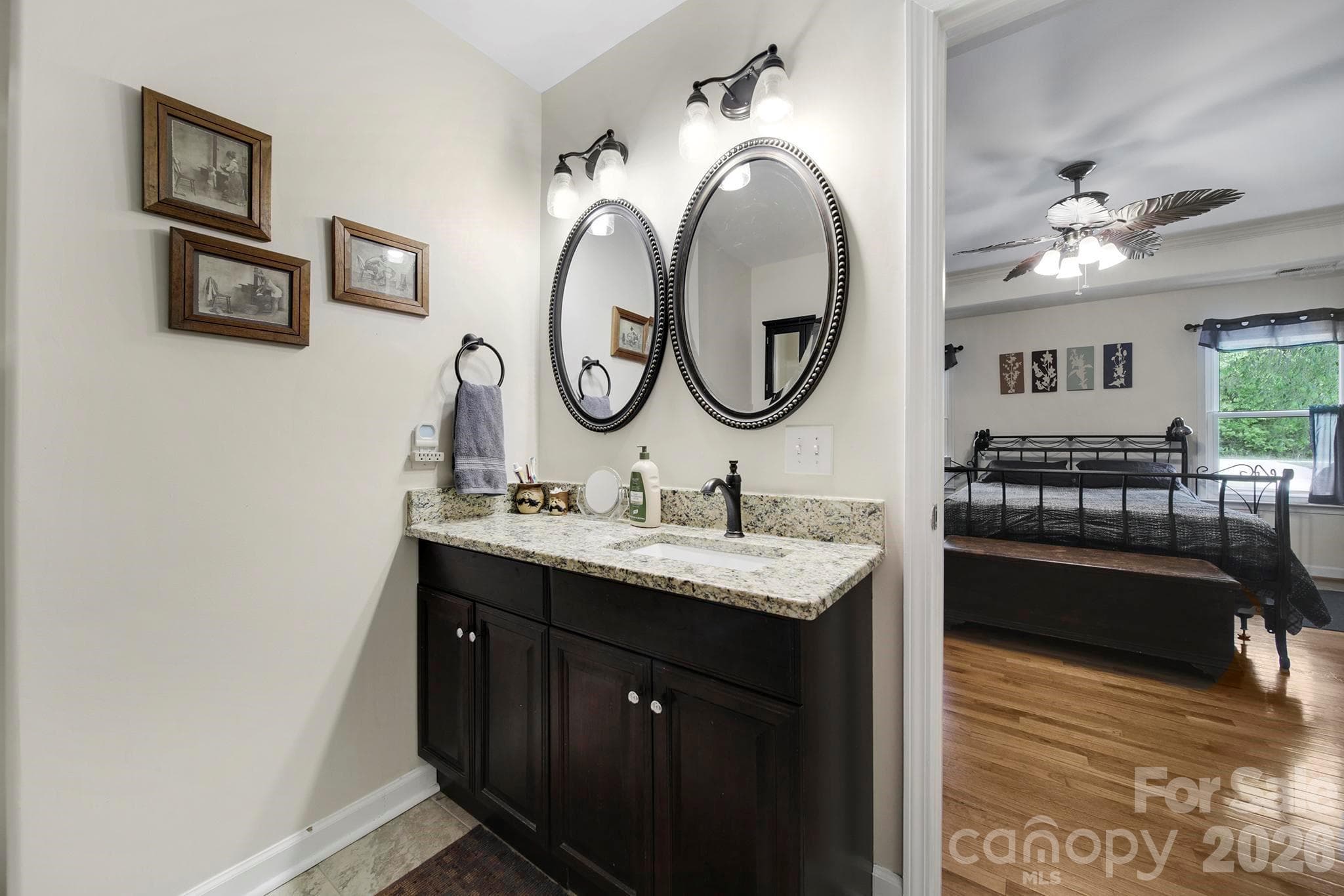 Primary en-suite bathroom - Clover