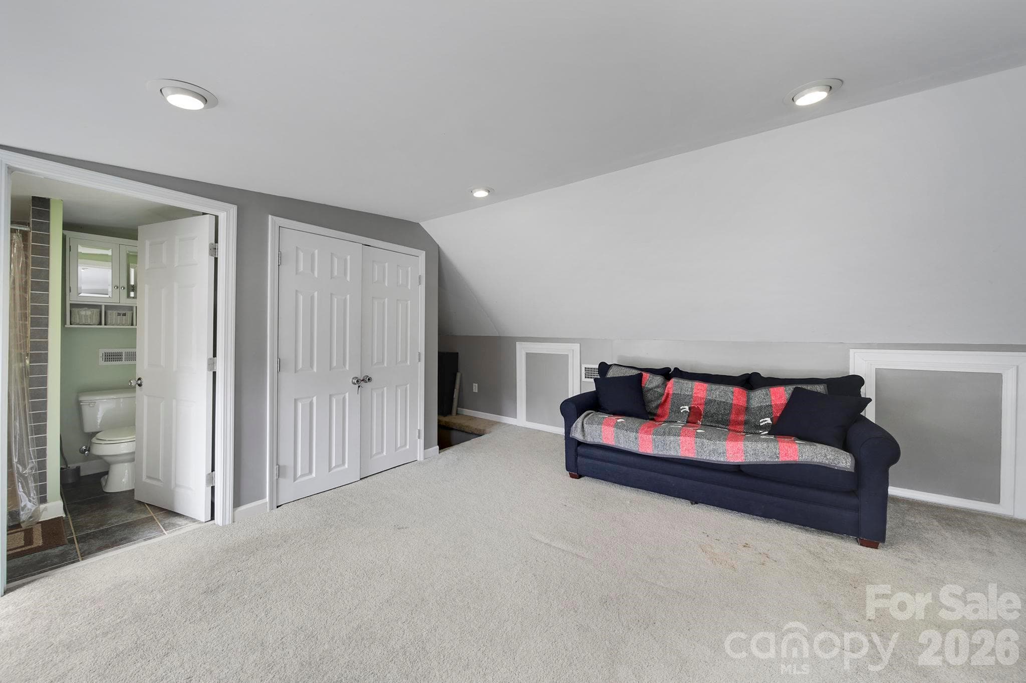4th Bedroom upstairs, separate staircase off garage - Clover