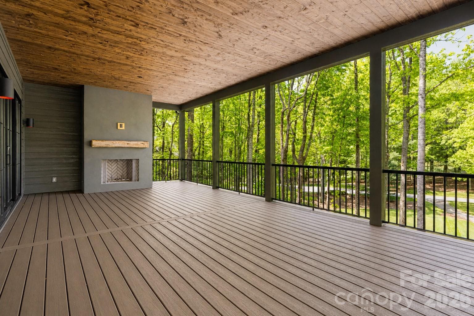 Covered Back Deck - Hendersonville