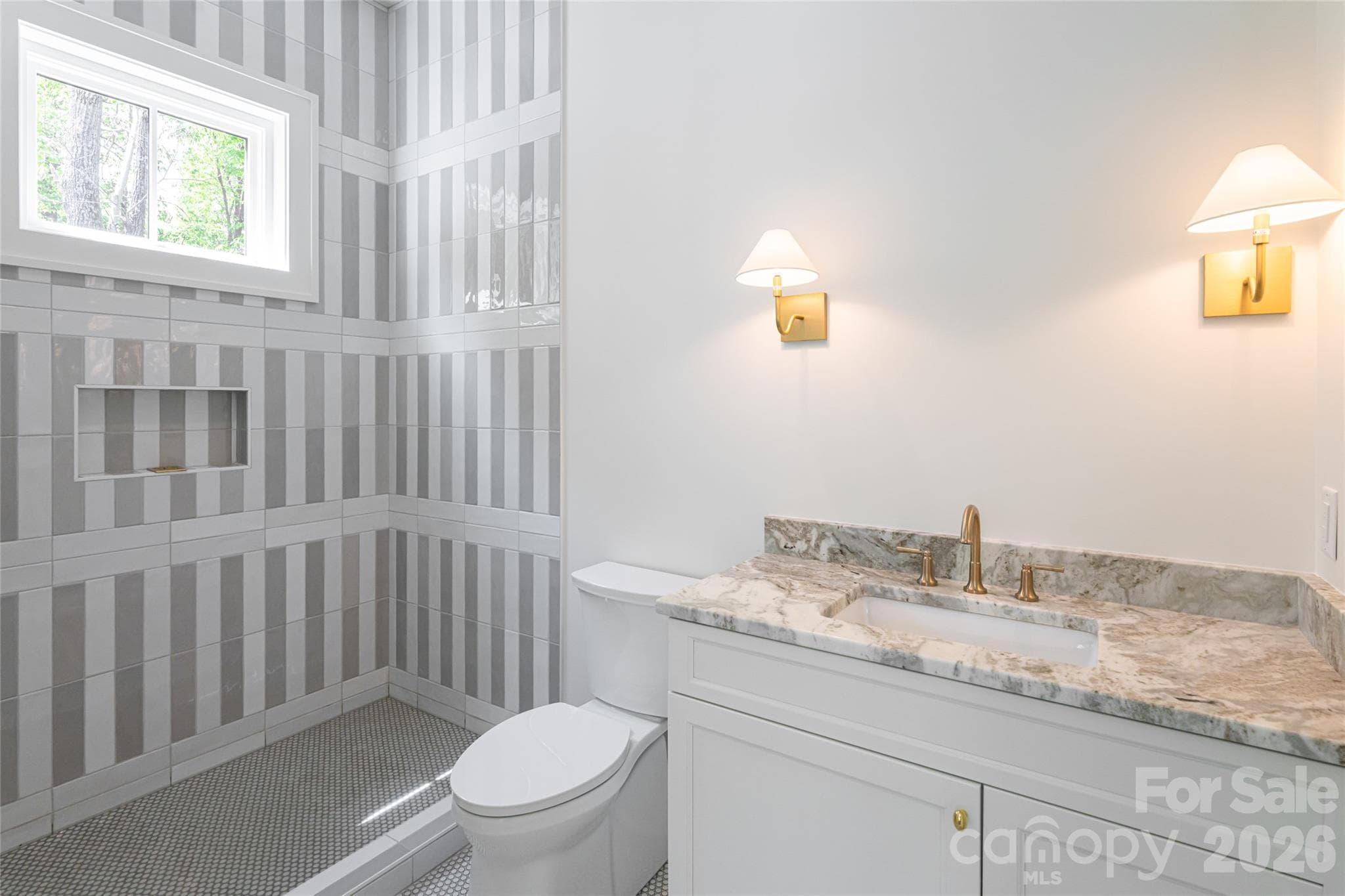 Guest Suite on Main Level - 99 Little Cherokee Ridge, Hendersonville