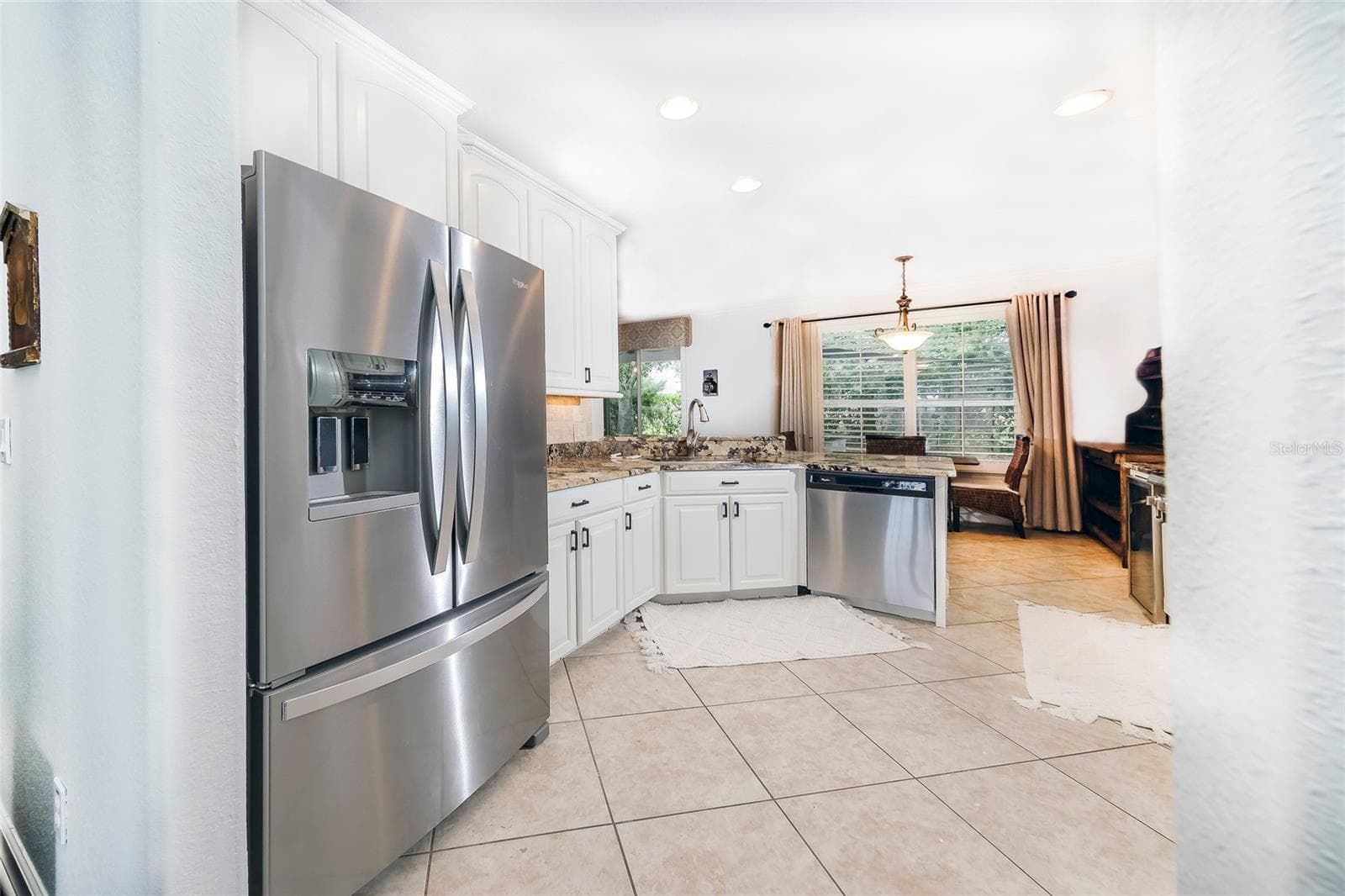 Kitchen - view to dinette / nook - 1397 LATTIMORE DR, CLERMONT