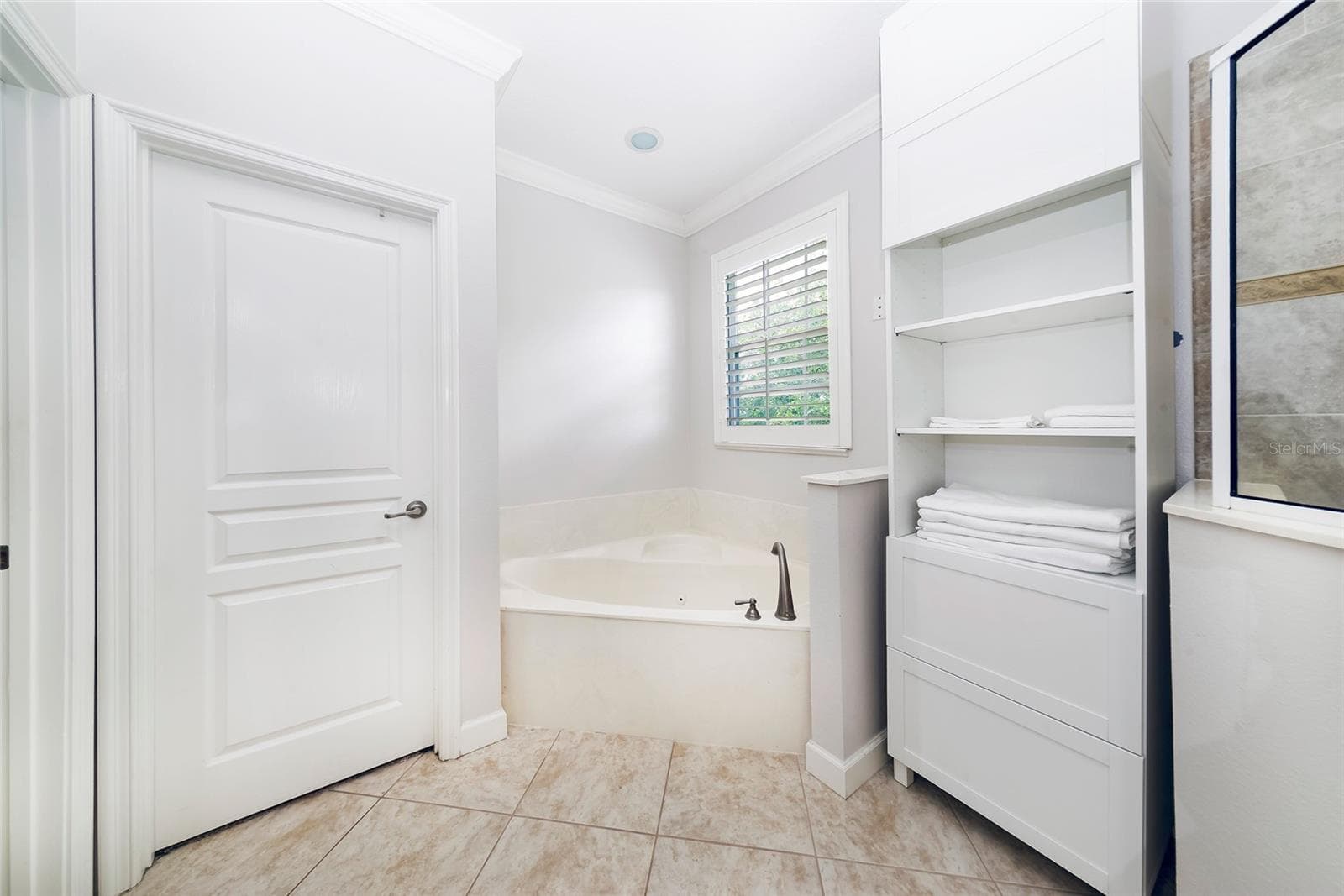 Master Bathroom Tub, walk-in closet, toilet room - 1397 LATTIMORE DR, CLERMONT