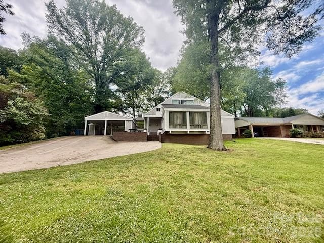 Single Family Residence at 1233 Maxwell Street, Salisbury, photo 2 of 8