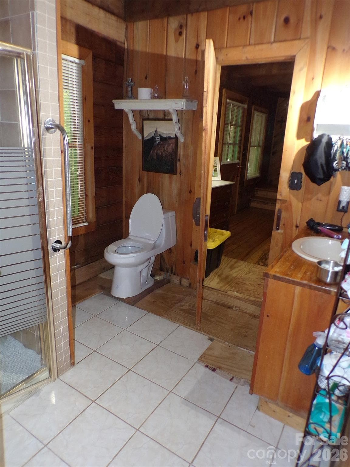 Main level Bathroom - 216 Paradise Road, Hendersonville