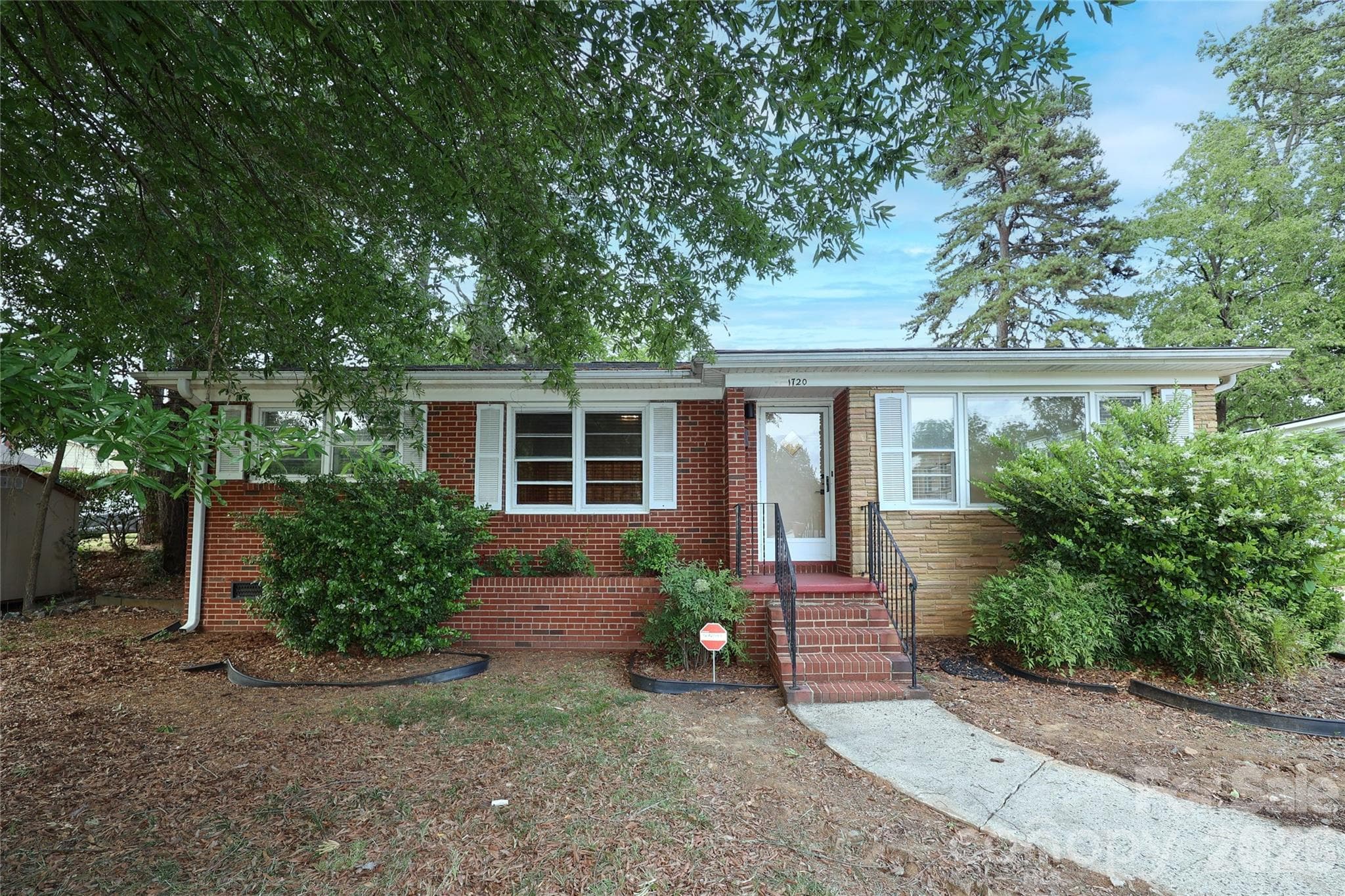 Single Family Residence at 1720 Miles Court, Charlotte, photo 2 of 36