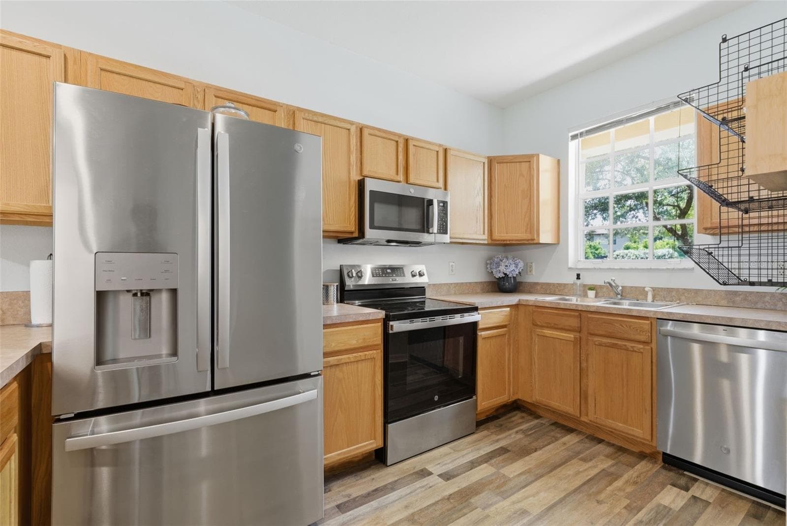 Kitchen - 2049 FIESTA RIDGE CT, TAMPA