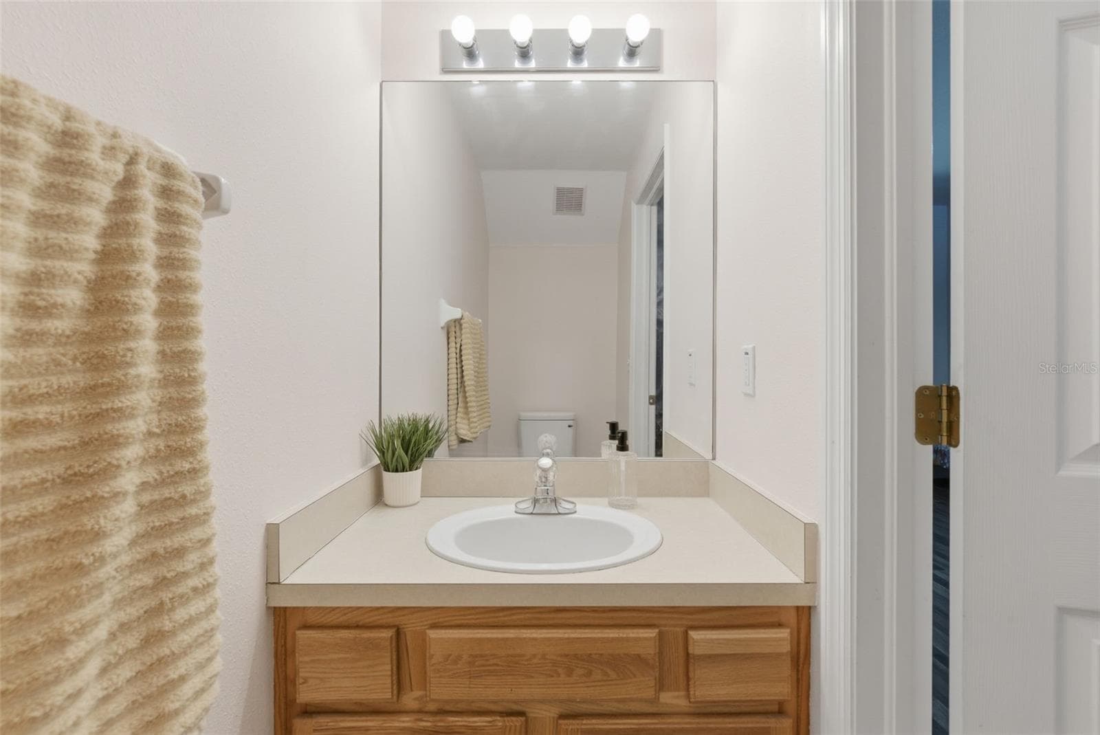 Townhouse at 2049 FIESTA RIDGE CT, TAMPA, photo 14 of 39