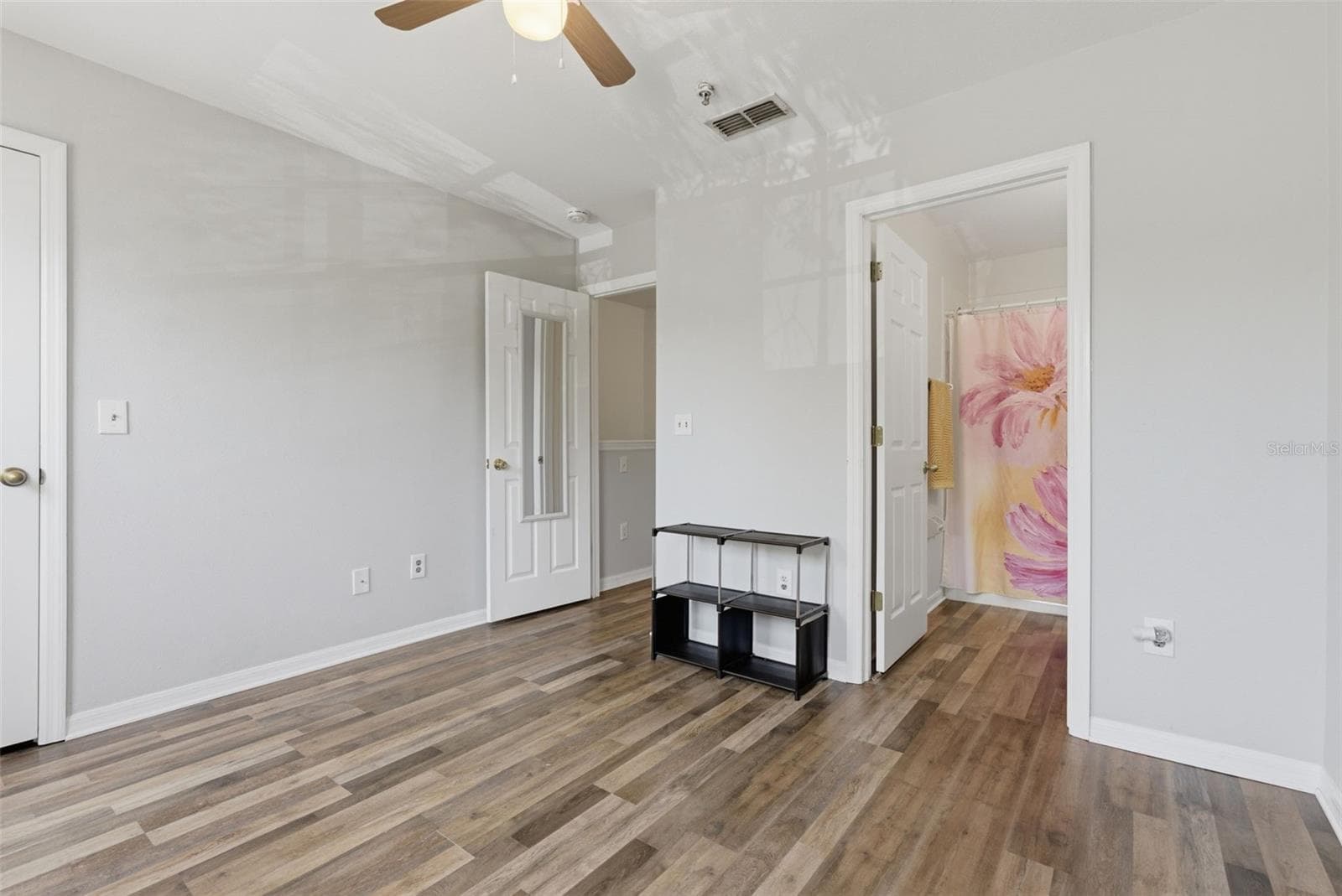 View of guest bedroom door and bathroom entrance - 2049 FIESTA RIDGE CT, TAMPA