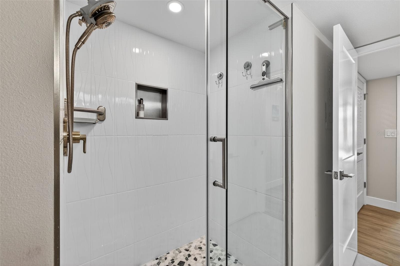 Primary Bathroom - 100 OAKMONT LN #107 & 108, BELLEAIR