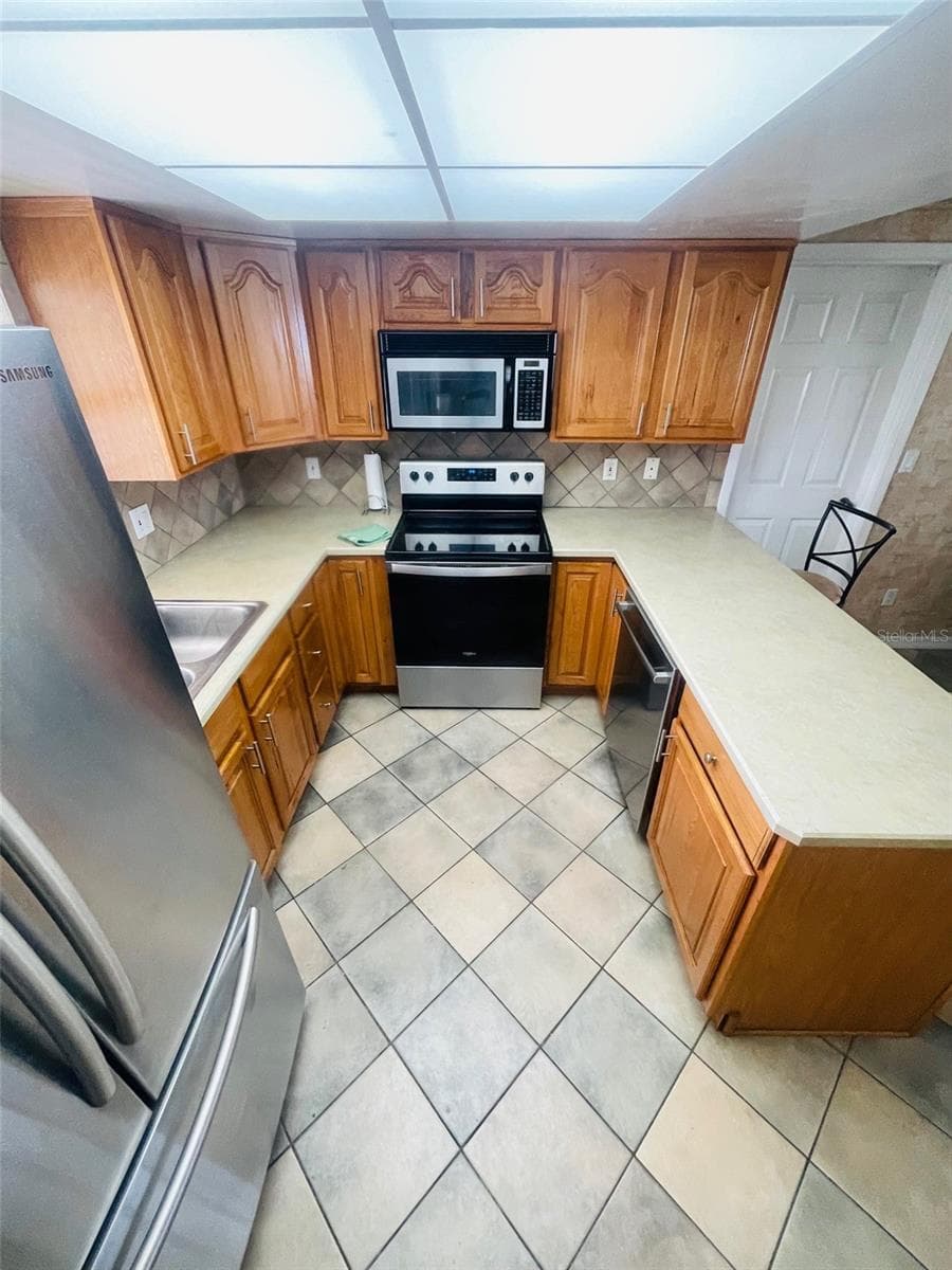 Kitchen - 999 ELEANOR AVE, DELTONA
