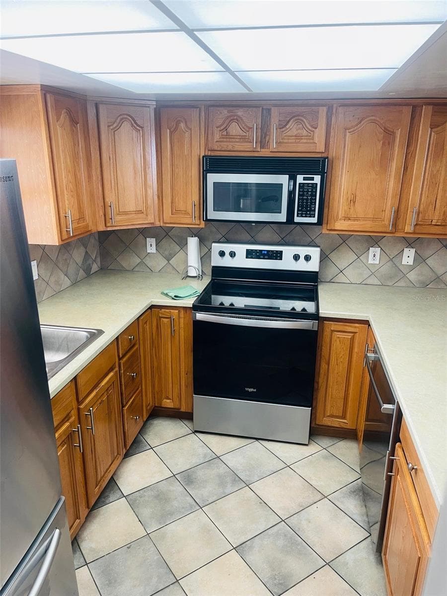 Kitchen - 999 ELEANOR AVE, DELTONA