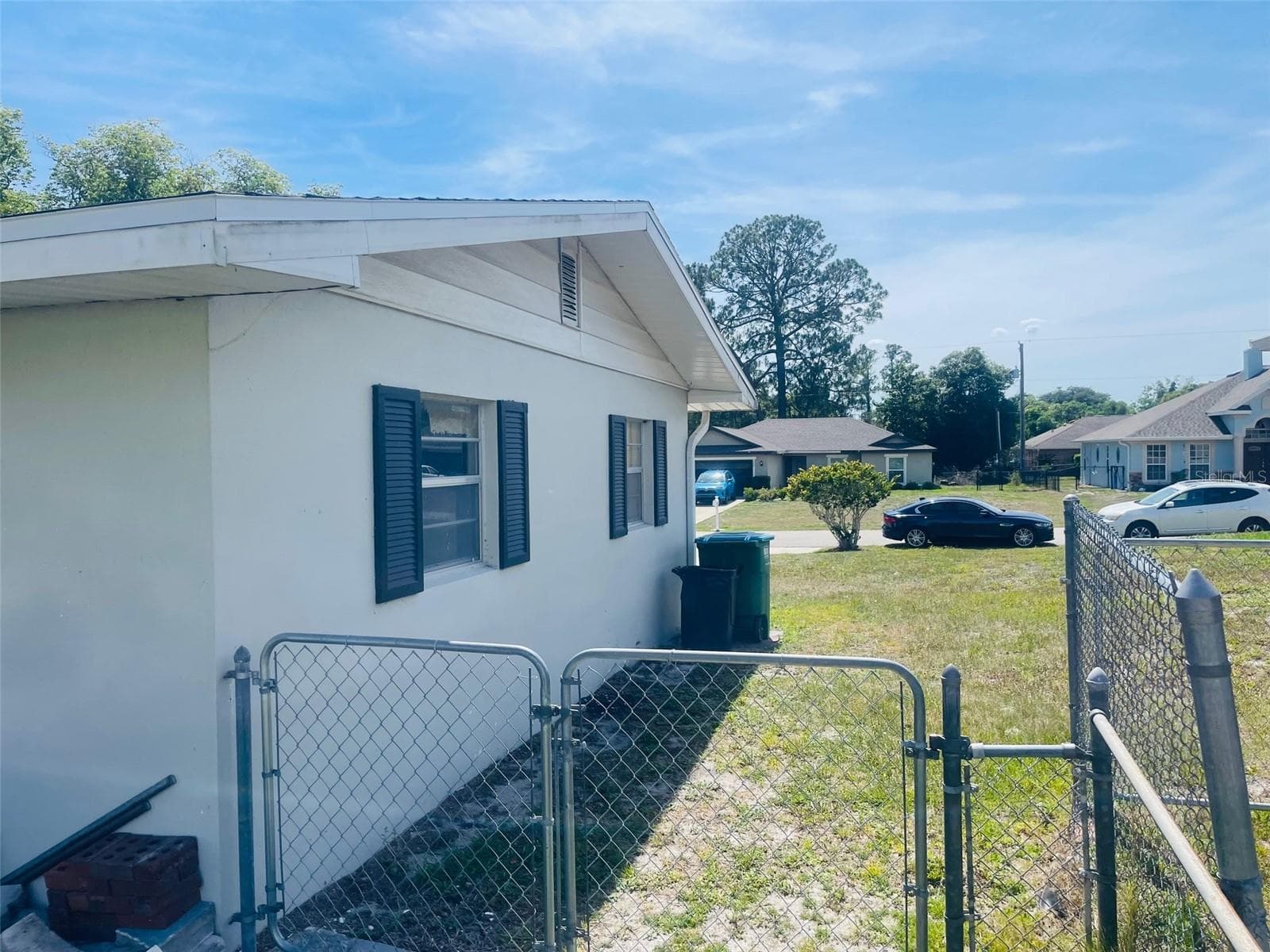 Side of home - 999 ELEANOR AVE, DELTONA