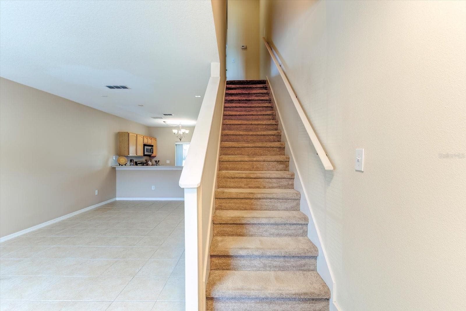 Stairway to 2nd floor - 509 WILTON CIR, SANFORD