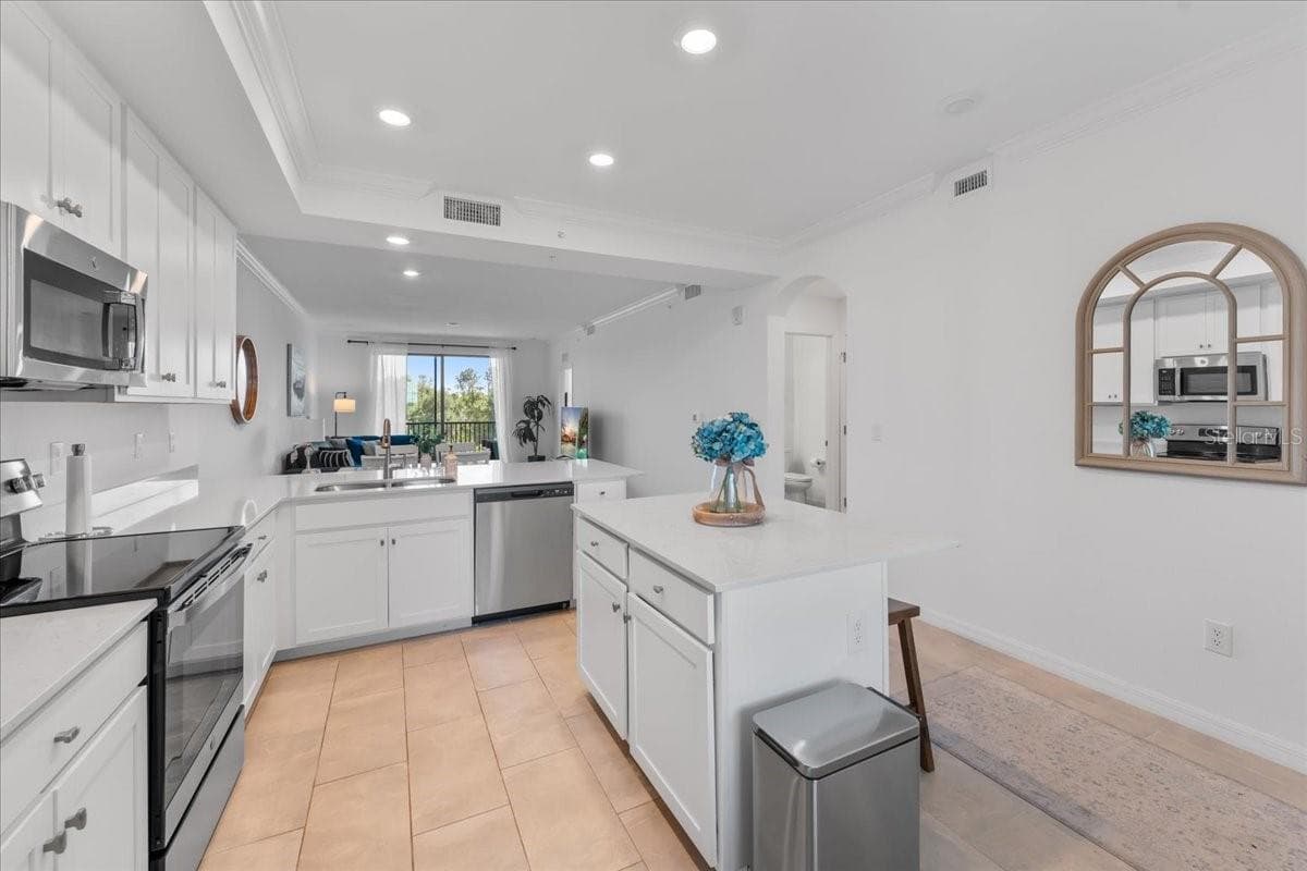 Condominium at 18114 GAWTHROP DR #304, BRADENTON, photo 4 of 23