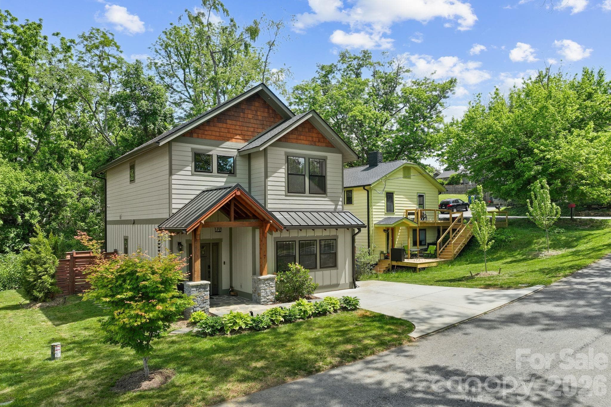 Front 3/4 view of house - 7 Acona Lane, Asheville