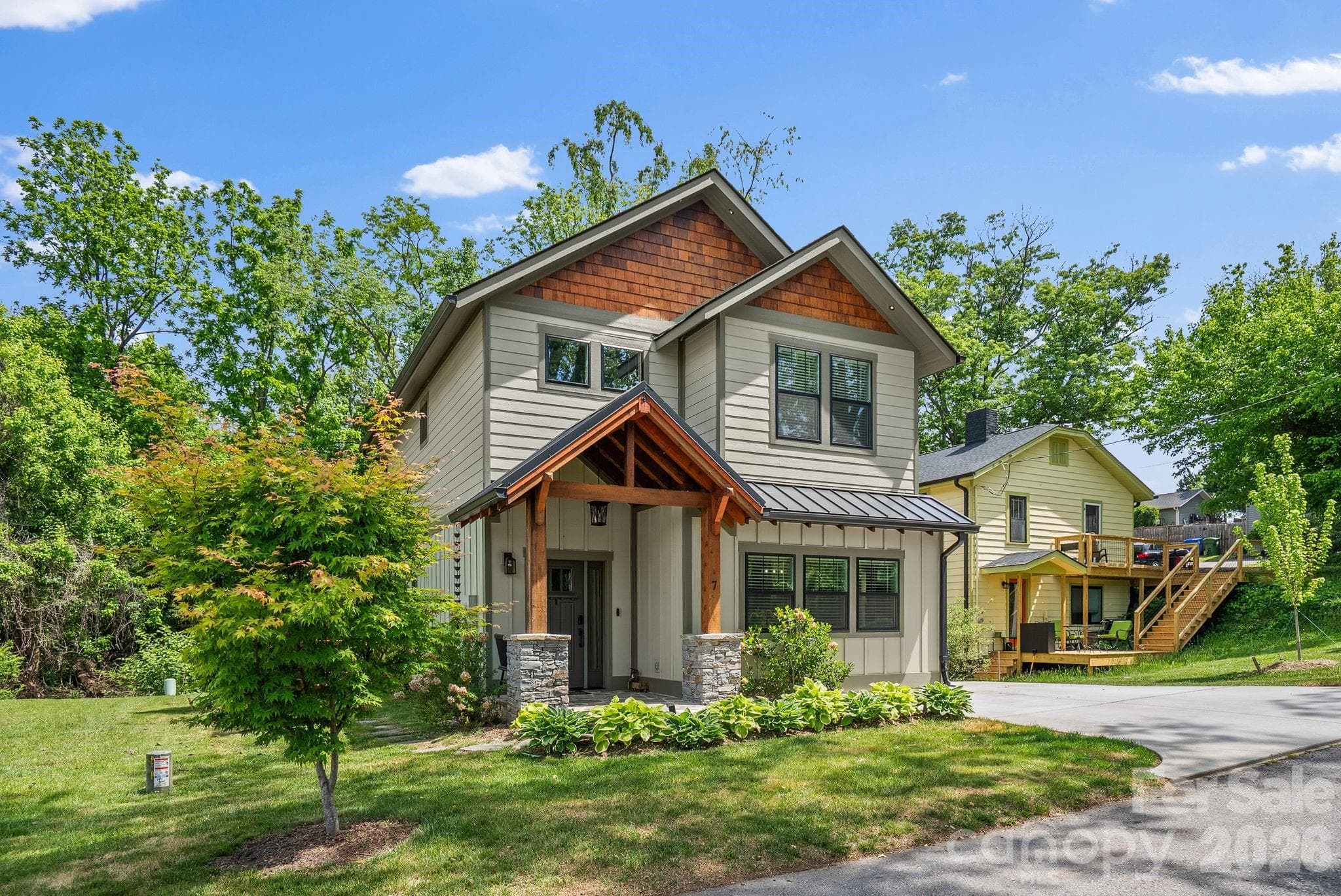 Front 3/4 View of house - 7 Acona Lane, Asheville