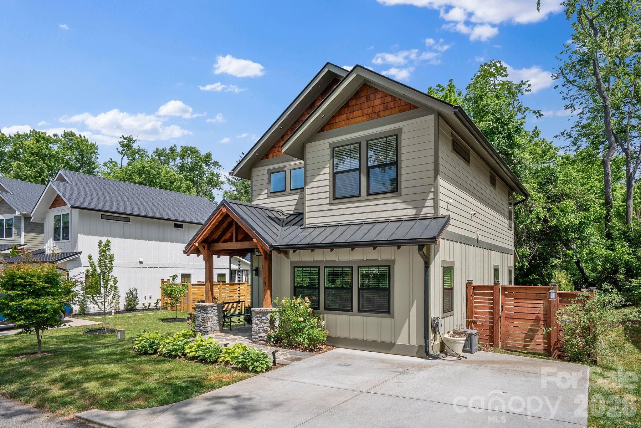 Front 3/4 View of house - 7 Acona Lane, Asheville