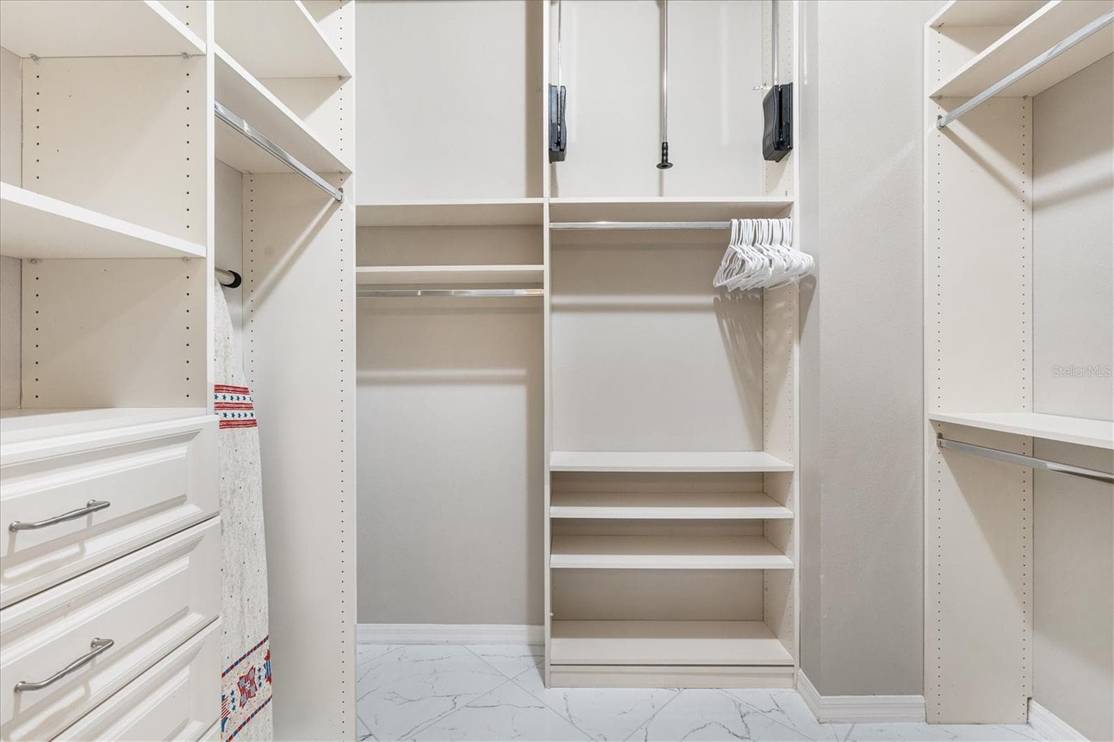 Master Custom Closet - 1936 NEEDLEWOOD LN, THE VILLAGES