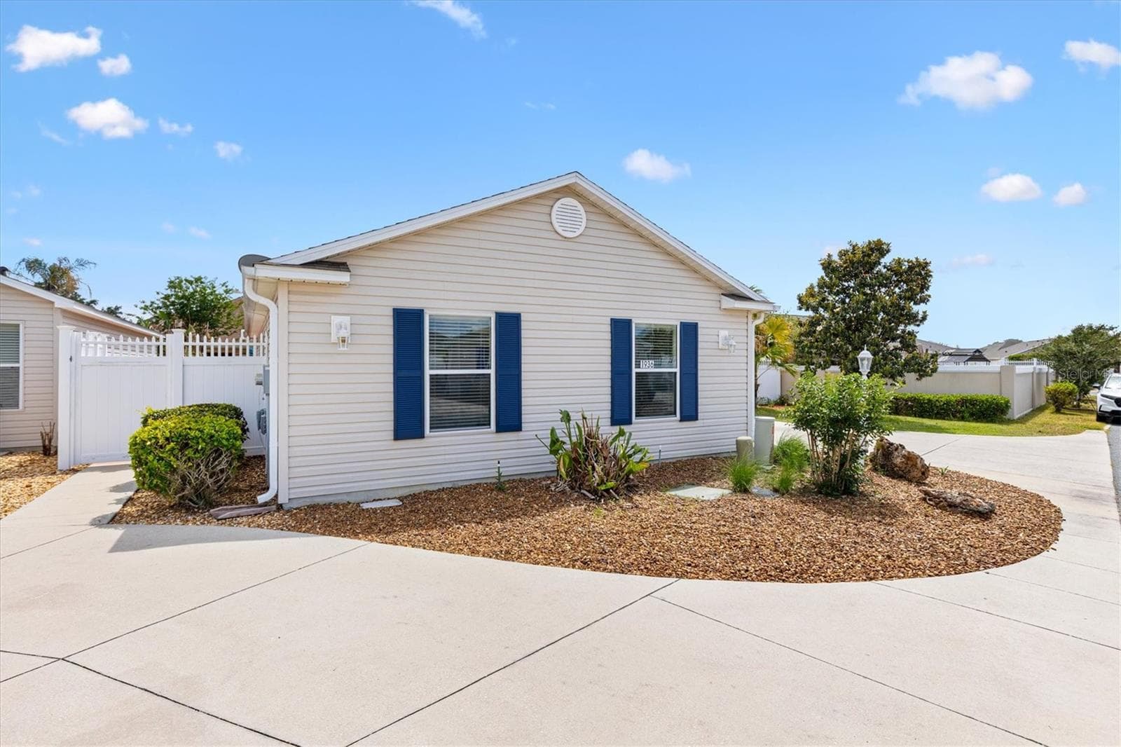Exterior - 1936 NEEDLEWOOD LN, THE VILLAGES