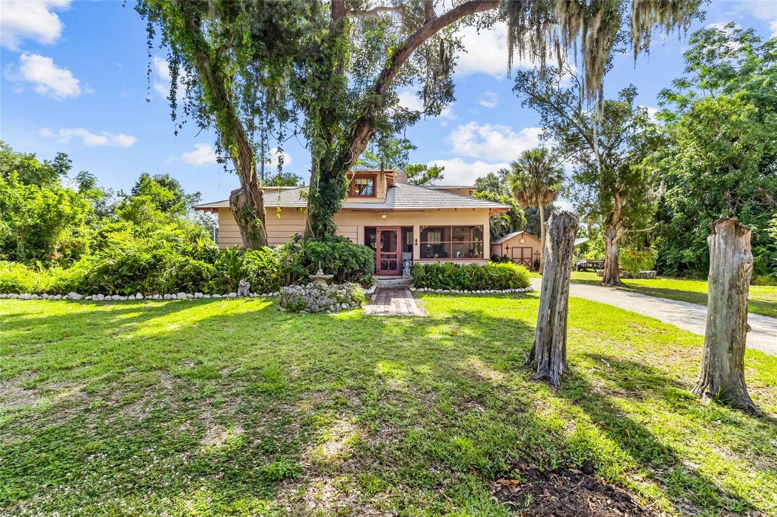 Single Family Residence at 117 TUCKER AVE, SARASOTA, photo 2 of 44