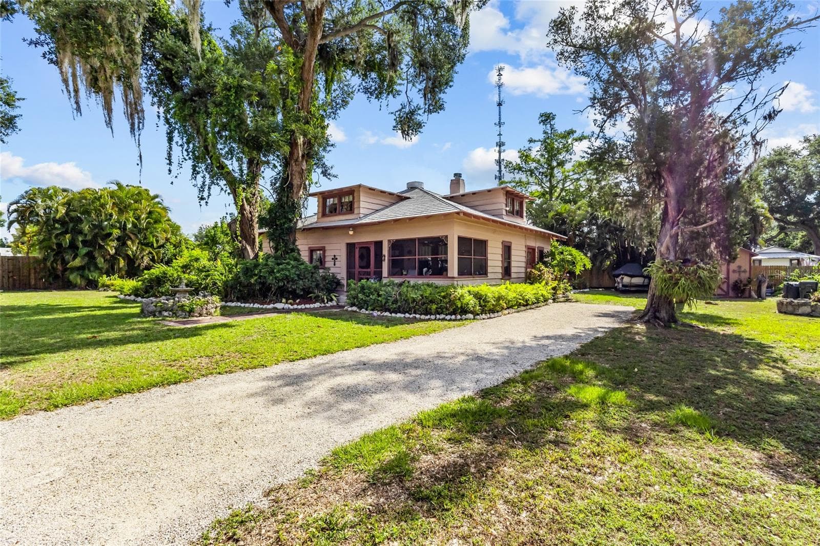 Single Family Residence at 117 TUCKER AVE, SARASOTA, photo 3 of 44
