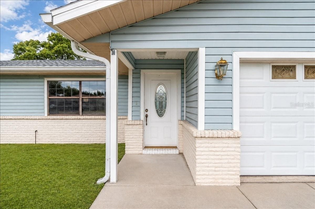 Front Walk to Door - 4515 SE 59TH ST, OCALA