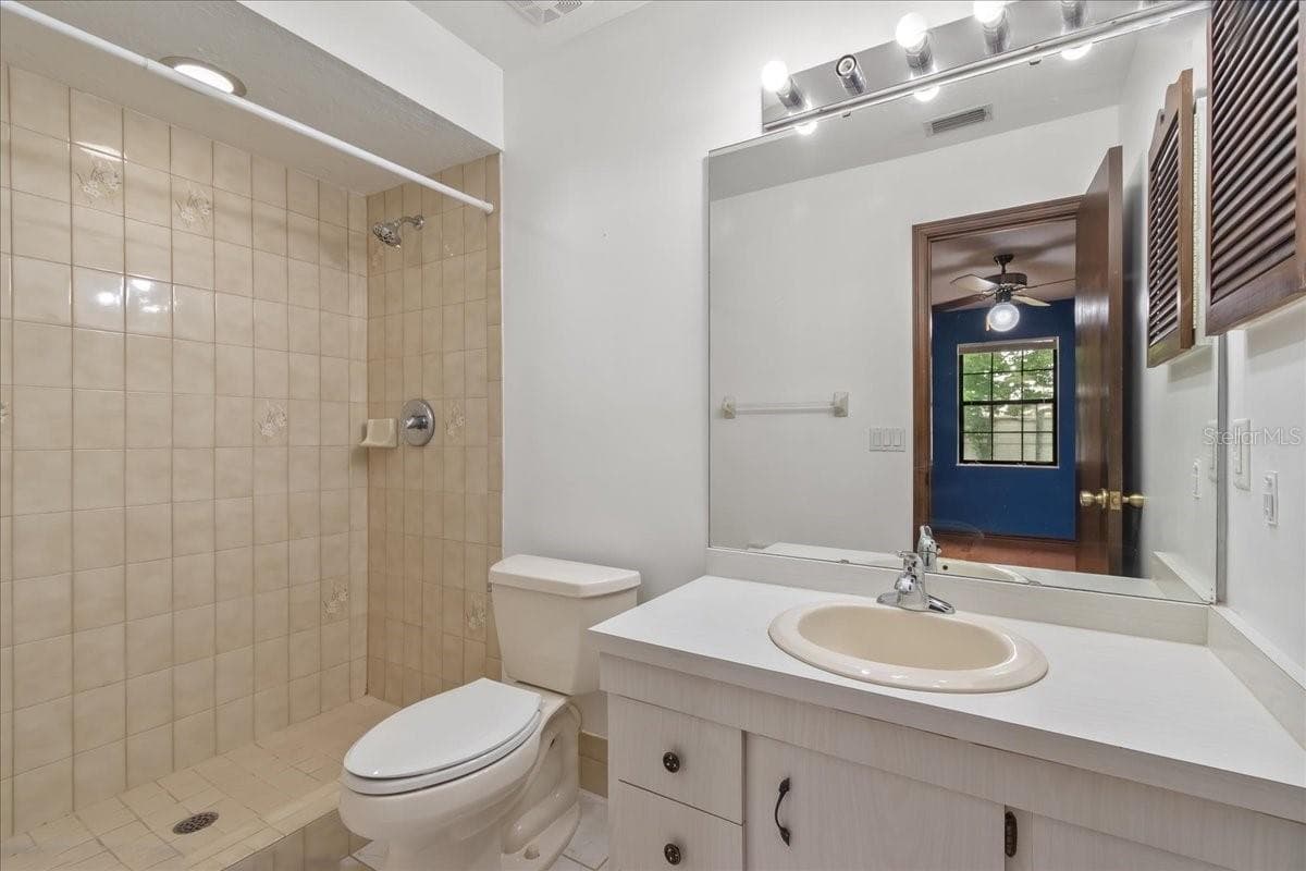 Ensuite Bathroom - 4515 SE 59TH ST, OCALA