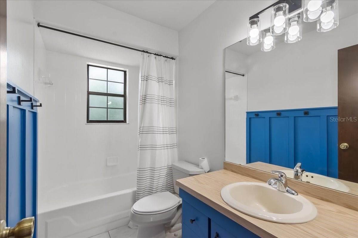 Guest Bathroom - 4515 SE 59TH ST, OCALA