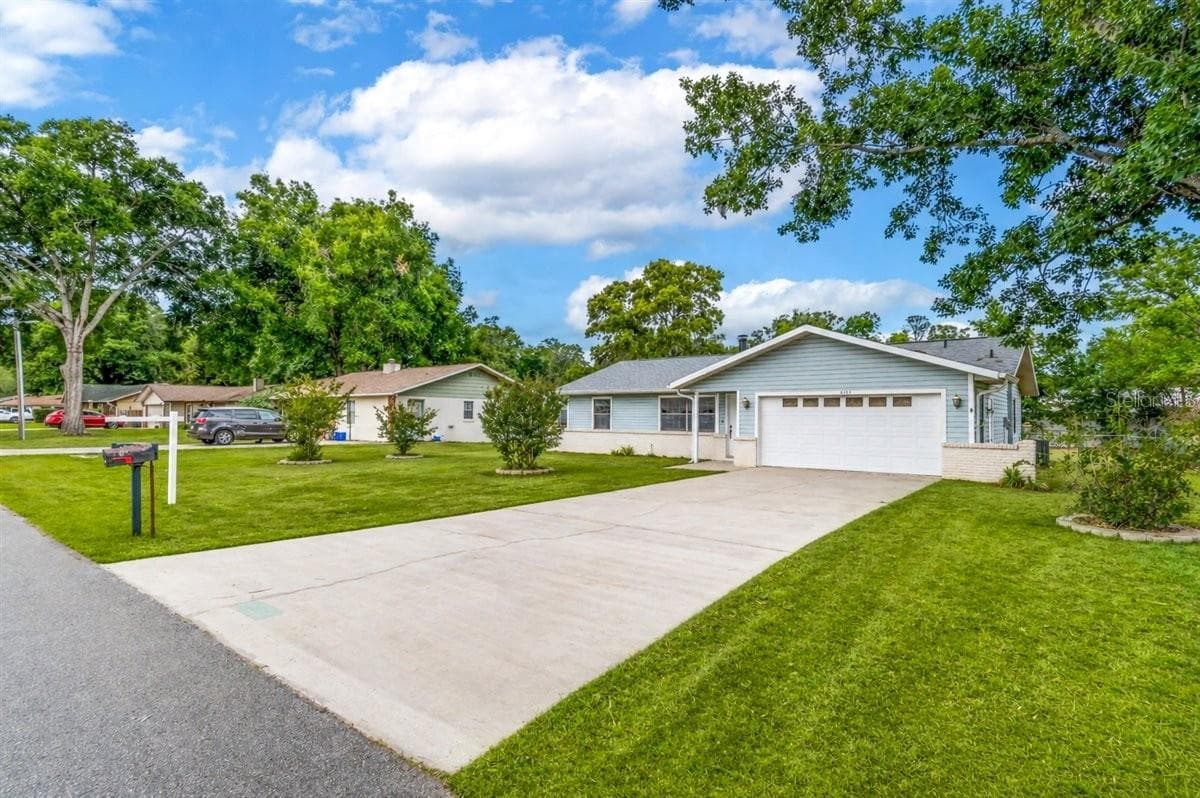 Right Front of House From Street - 4515 SE 59TH ST, OCALA