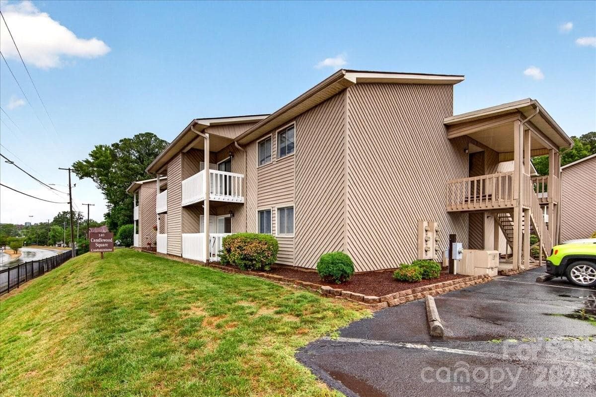 Condominium at Concord, photo 2 of 27