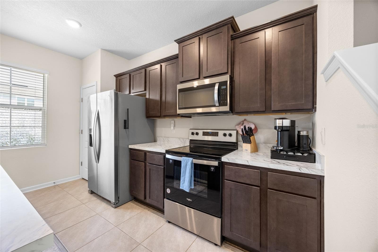 kitchen - 585 RUNNING WOODS ST, ORANGE PARK