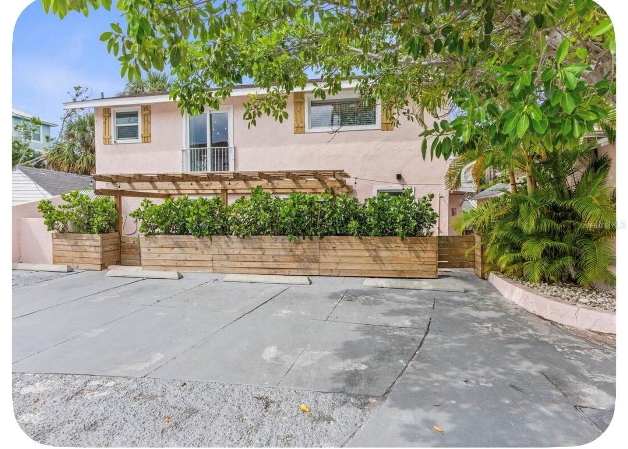 106 E BAY DR
