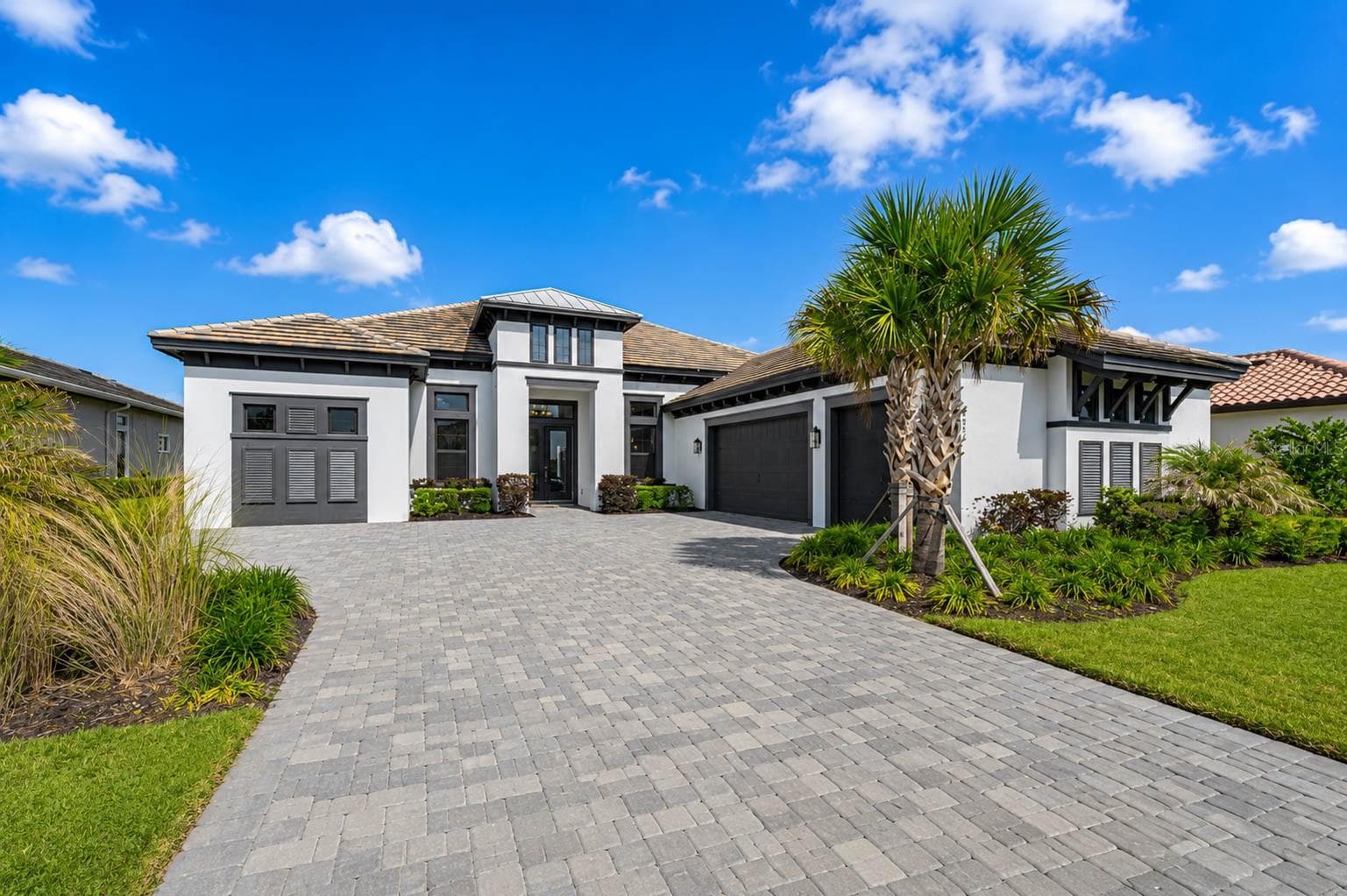 FRONT YARD - 4866 FRECCIA LOOP, WESLEY CHAPEL