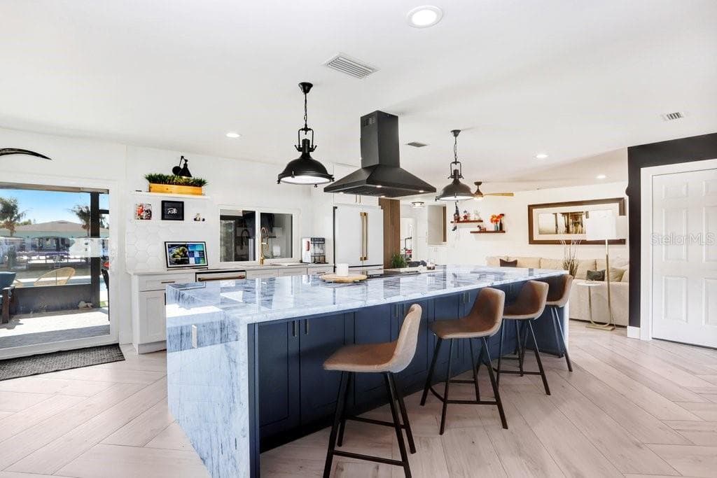 Single Family Residence at 3926 VENETIAN WAY, TAMPA, photo 6 of 39