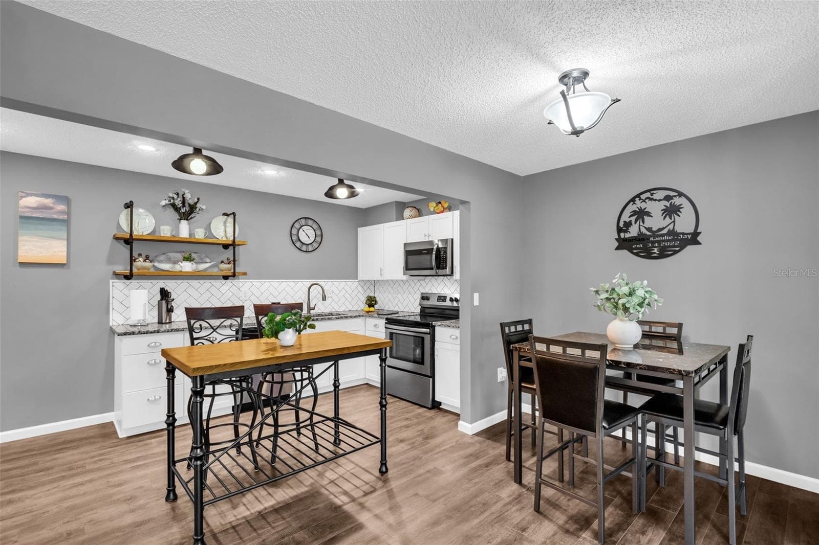Stunning kitchen updates with eat-in kitchen space & separate formal dining~ - 2642 PINE RIDGE WAY S #G2, PALM HARBOR
