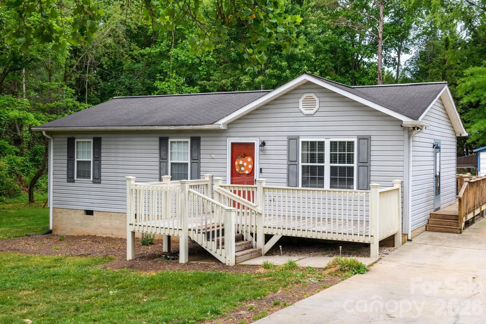 Single Family Residence at Lenoir, photo 3 of 37